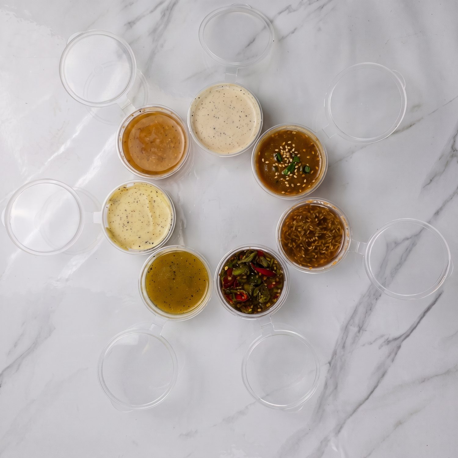 7 dressing Sobi Nouri di atas meja marmer